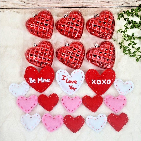 Hearts Valentines Day‎ Ornaments Bowl Filler Red Pink Felt Shiny Glitter 18 Pc - Picture 1 of 6
